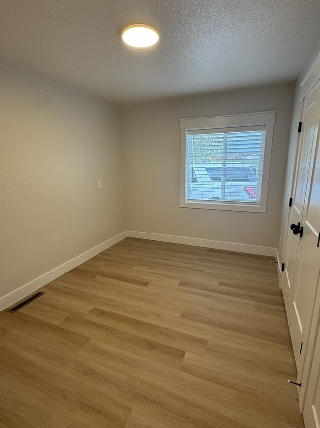 Building Photo - Completely Remodeled 4 Bed, 2 Bath Country Home – 1.5 Acres – Horse & Livestock Friendly!