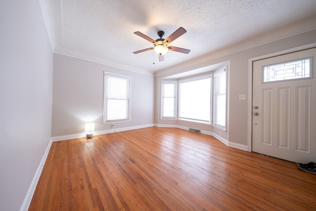 Building Photo - 3531-2 1/2 2 1/2 St NE