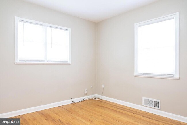 Building Photo - 3903 Fairview Dr