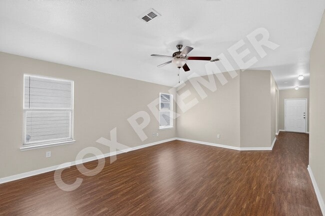 Building Photo - 2848 St Bernard Dr