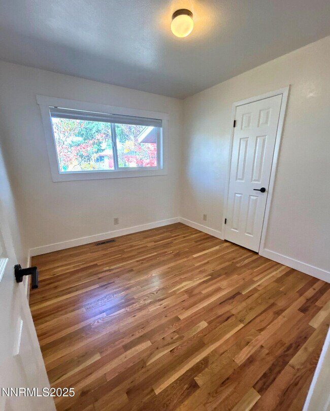 Building Photo - 640 James Ln