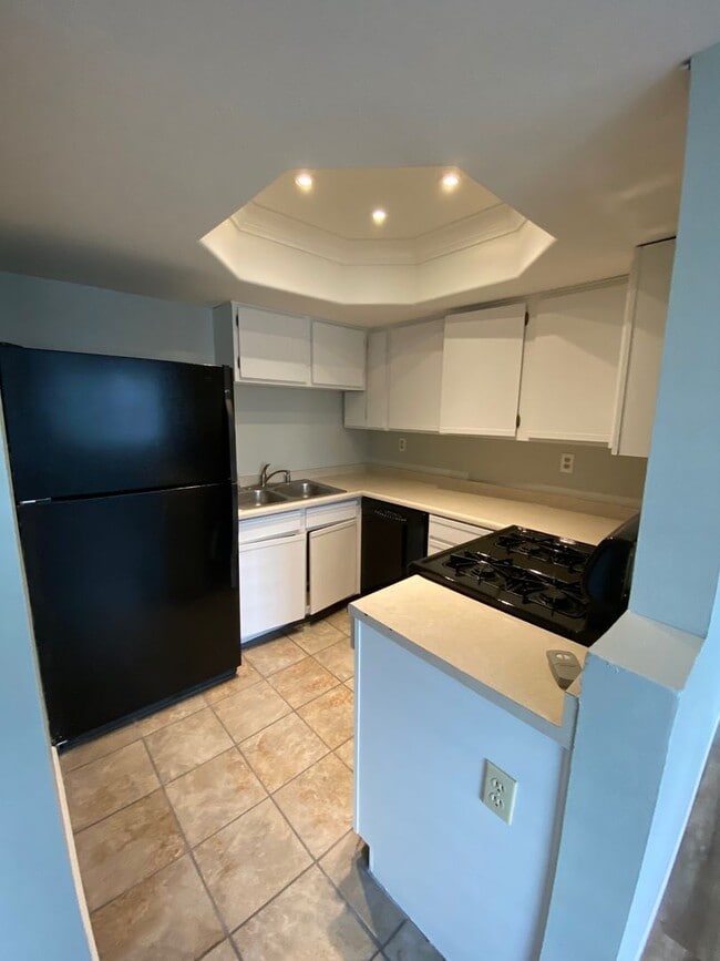 Building Photo - COMING SOON - Beautiful Condo in the Heart of Vibrant San Diego!