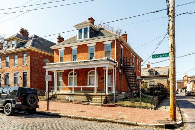 Building Photo - 575 1/2 City Park Avenue-SI ID1265634P