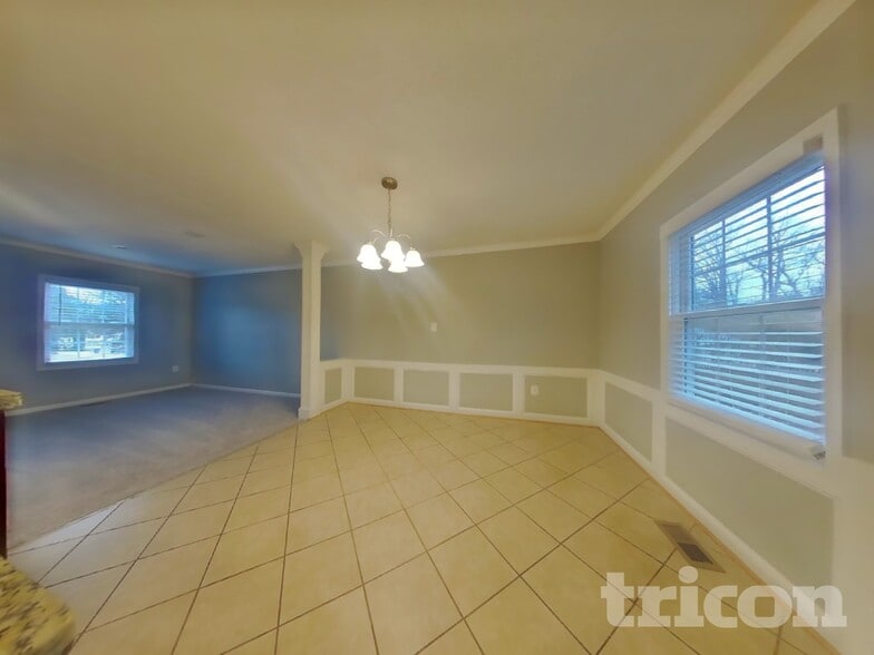 Building Photo - 4016 Oakley Dr