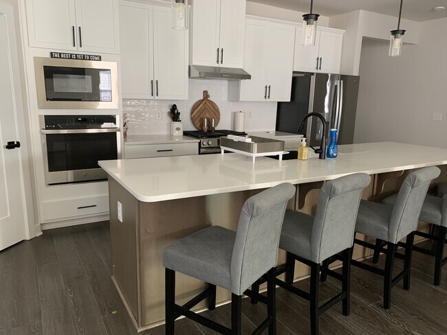 Building Photo - 2325 Hazel Wy