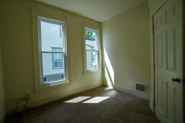 Building Photo - 450 Westcott St