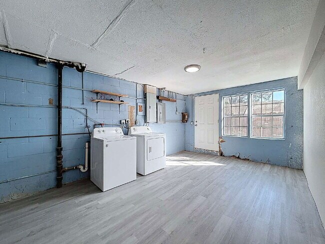 Building Photo - 650 East Harbor Dr S