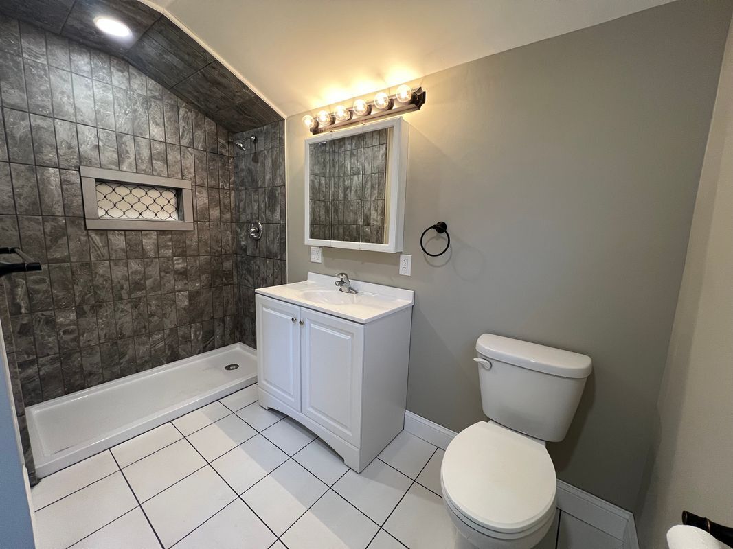 Building Photo - 3790 Redbud Dr