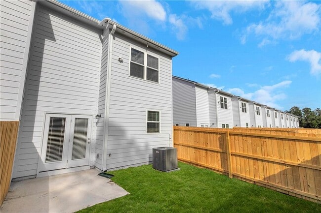 Building Photo - 375 S Port Pkwy