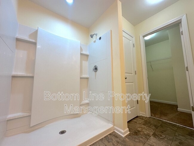 Building Photo - 9341 Hamel St