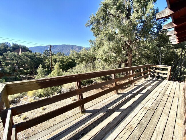 Building Photo - 2105 Woodland Dr