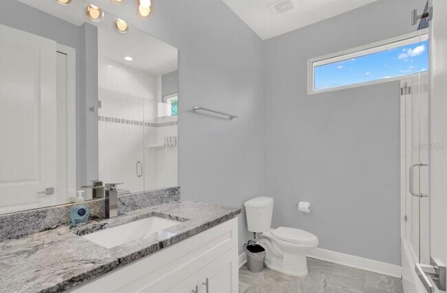 Building Photo - 405 S Westland Ave