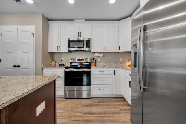 Building Photo - 4858 Sampler Dr