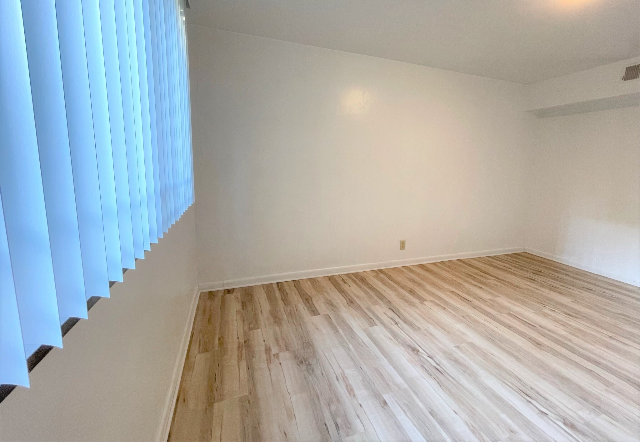 Building Photo - 5712 Phillips Ave