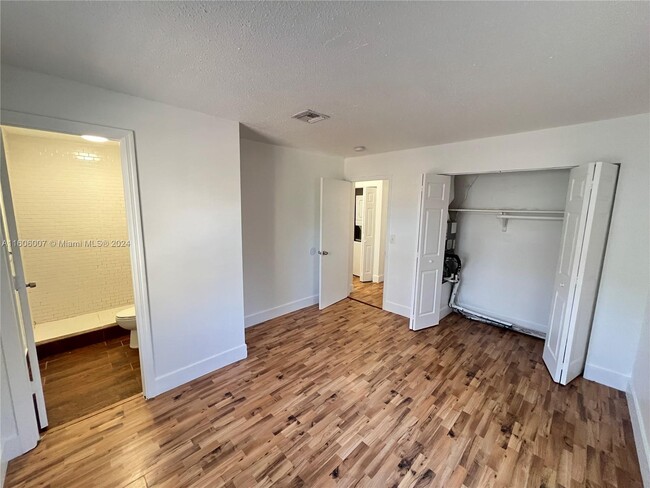 Building Photo - 1406 Arpeika St