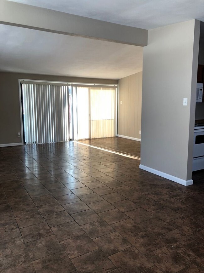 Building Photo - Coming soon! Bright and Spacious 4 Bedroom...