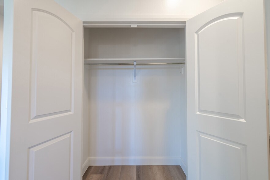 Building Photo - 3158 E Fuchsia Dr