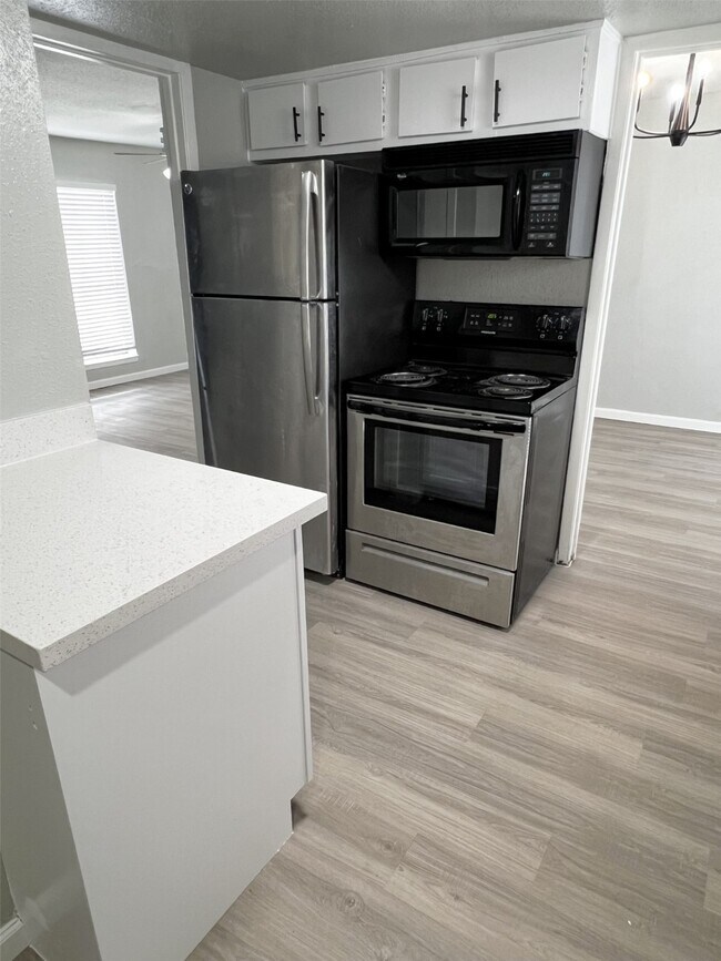 Building Photo - 6200 W Tidwell Rd