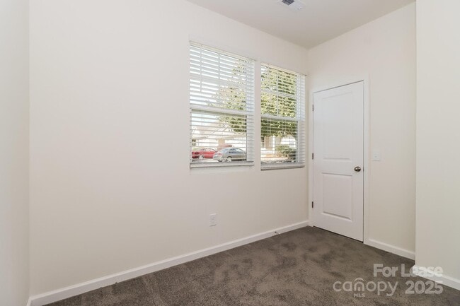 Building Photo - 929 Ranchero St