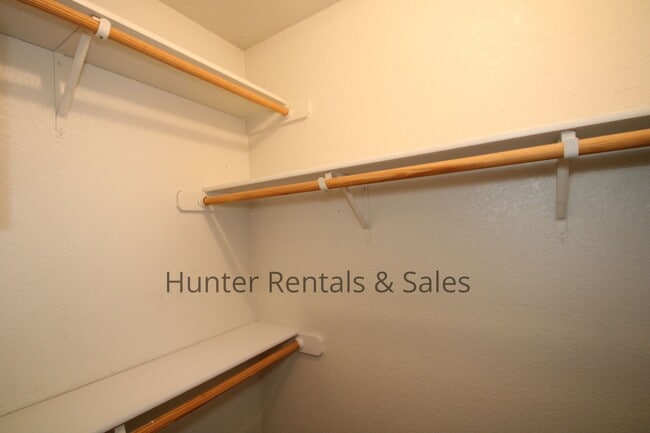 Building Photo - Conveniently Located!!!