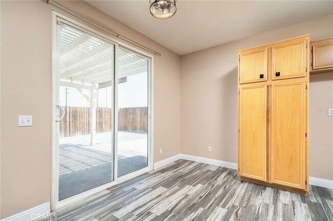 Building Photo - 12833 Biscayne Ave