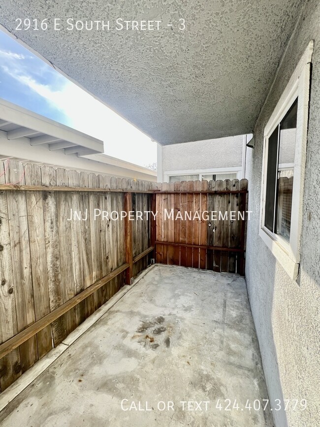 Building Photo - 2 Bed 1 Bath Apartment For Rent in Long Beach