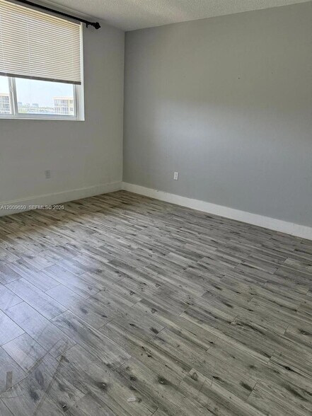 Building Photo - 2851 Leonard Dr