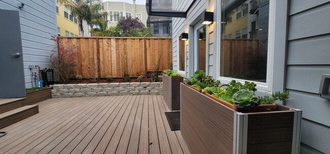 Building Photo - Recently Constructed, Fully Detached, Garden Unit, Utilities Included**