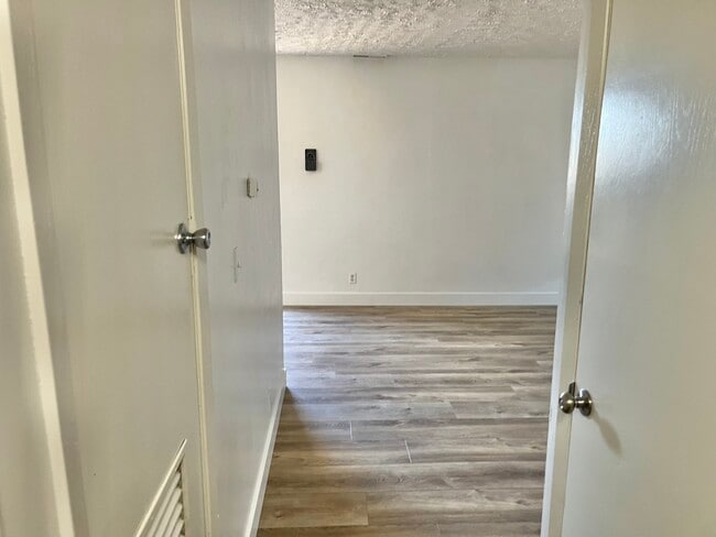 Building Photo - 610 S 200 E