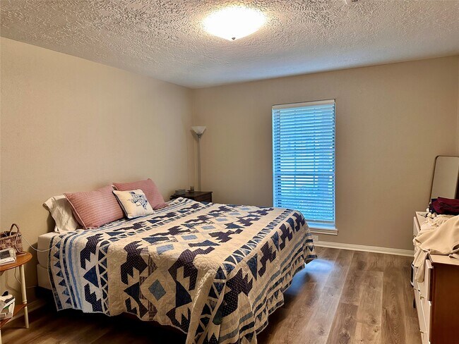 Building Photo - 28903 Twisted Oak Dr