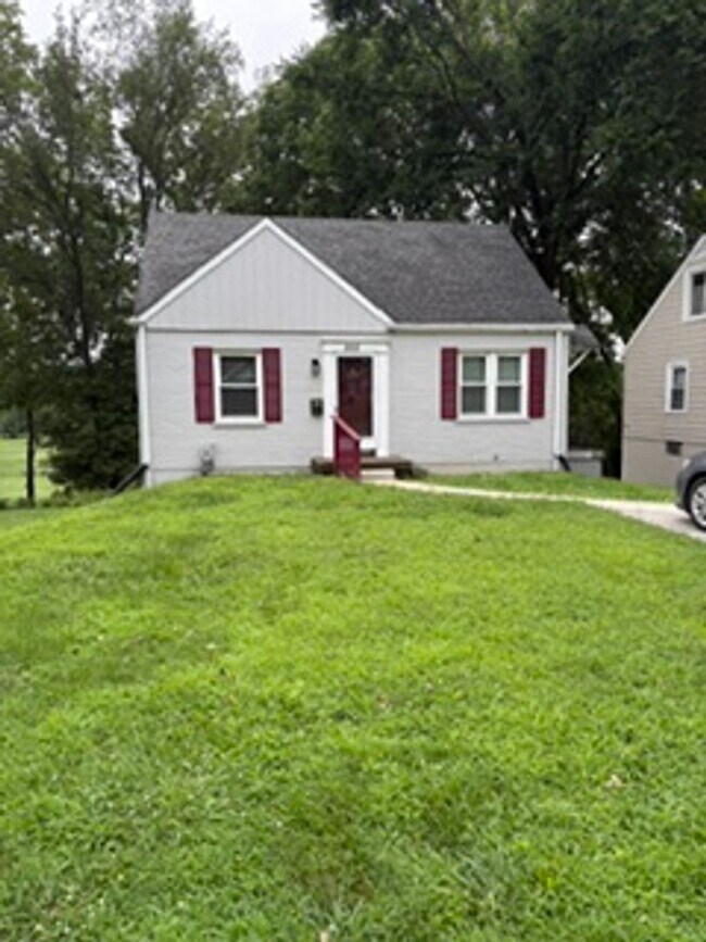 Building Photo - Beautiful 4 Bedroom 1 Bathroom Home