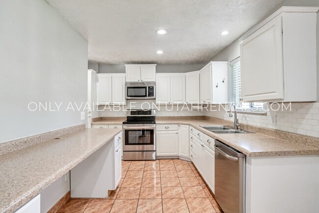 Building Photo - 1671 E 7080 S
