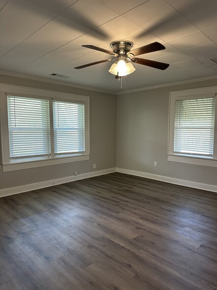 Building Photo - 615 Cassville Rd SE