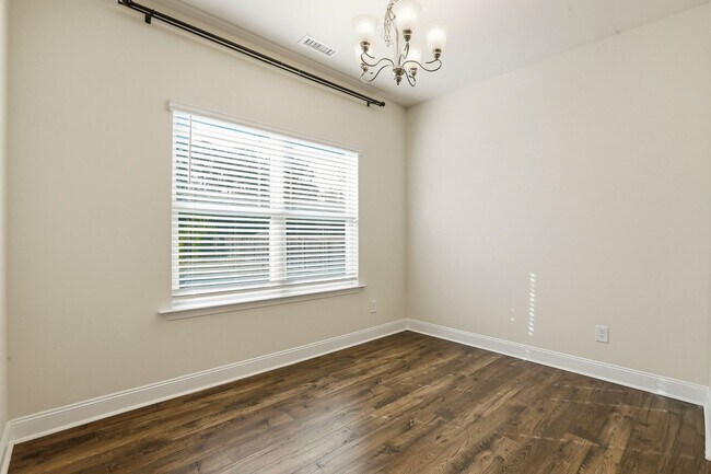 Building Photo - 52 Woodwater Cir