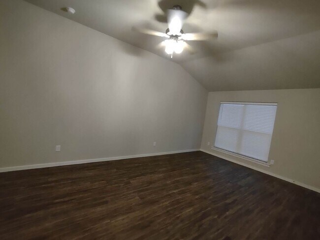 Building Photo - 2121 N Jayton Ave