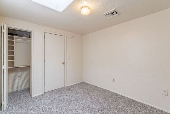 Building Photo - Centrally Located 4-Bed, 2-Bath Tucson Rental – Near U of A