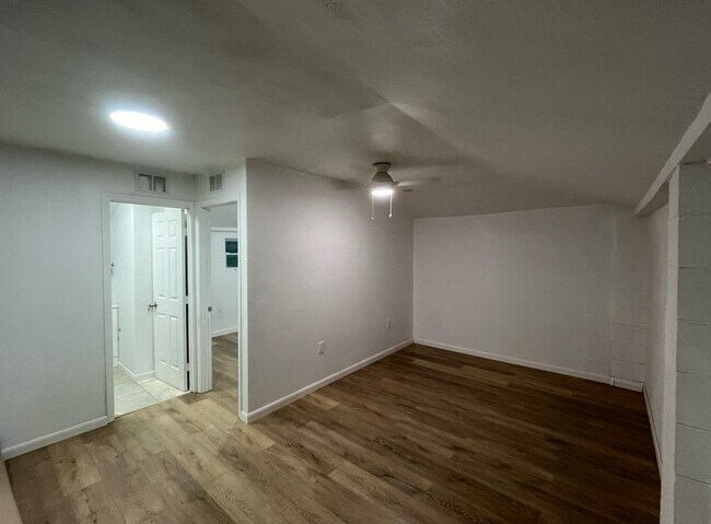 Building Photo - 875 S Lake Shore Way