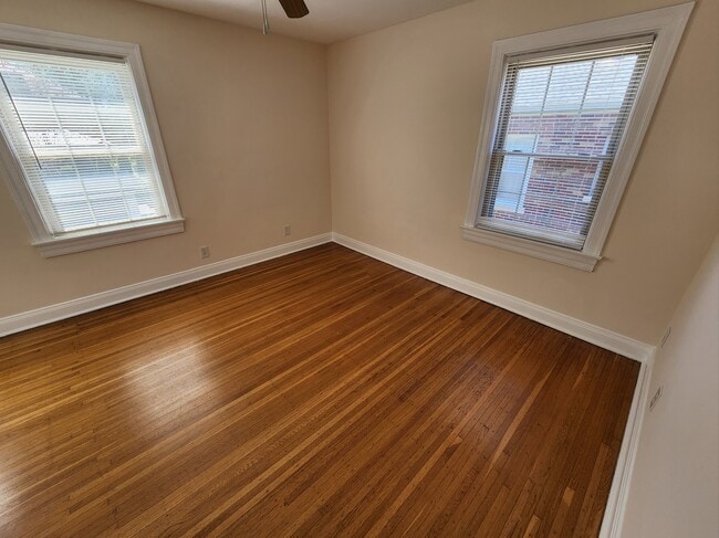 Building Photo - 2124 Village Dr