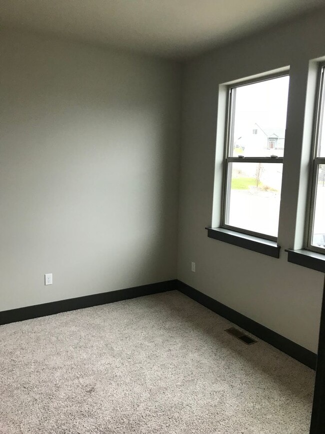 Building Photo - Amazing 4-bedroom home in White Bluffs!