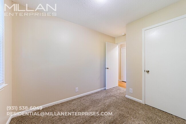Building Photo - Open-Concept 3BR Home Near Fort Campbell