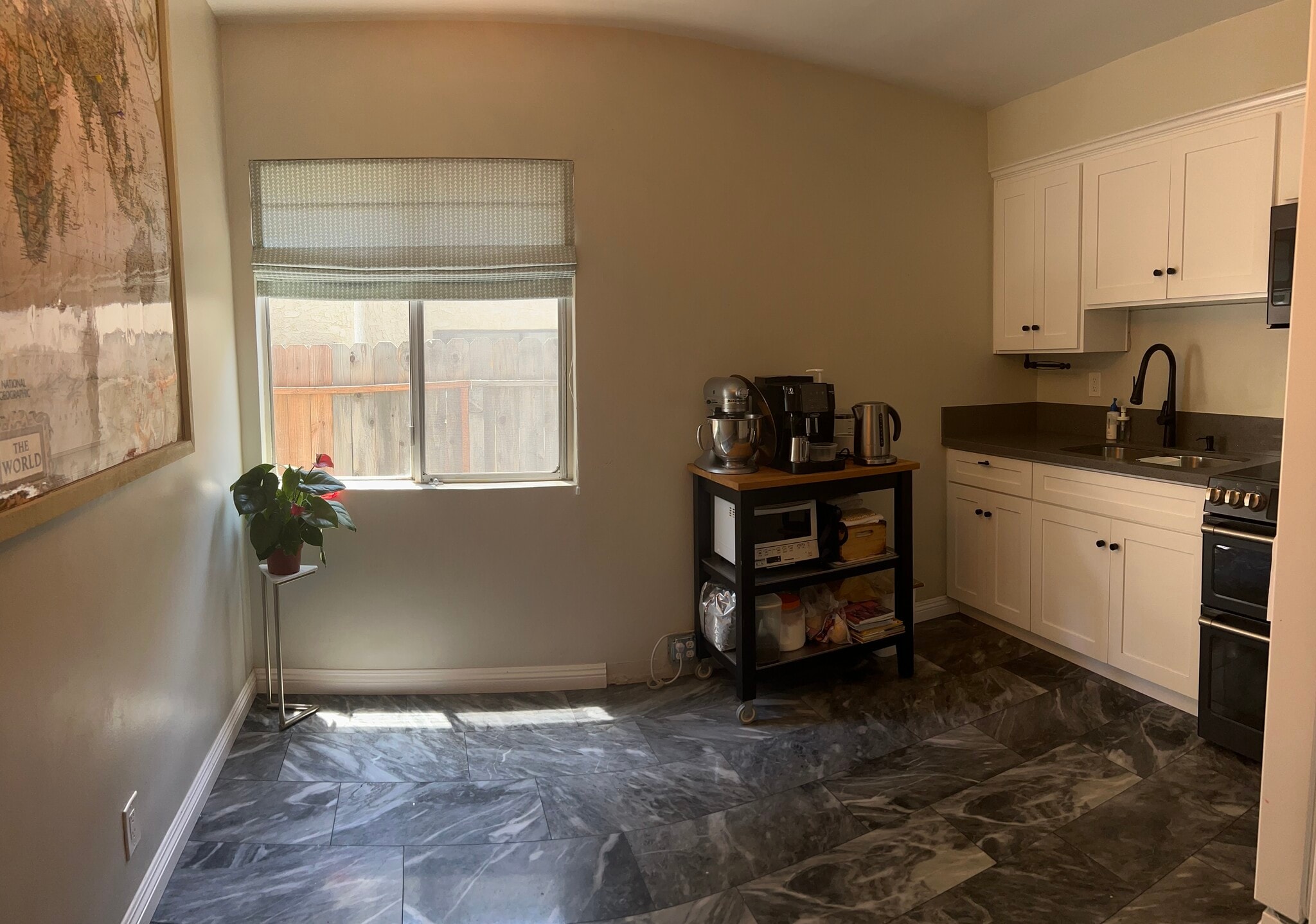 Building Photo - 800 N Eucalyptus Ave