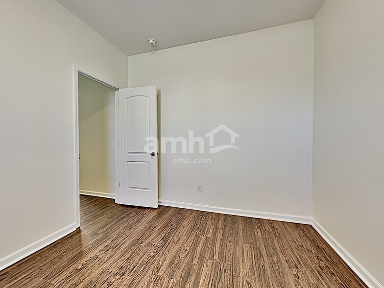Building Photo - 334 Cantley Ct