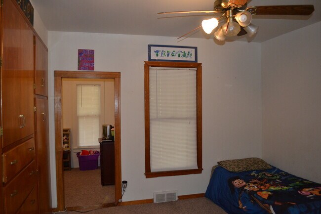 Building Photo - Court St Duplex