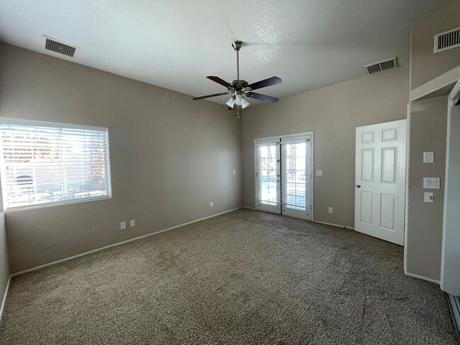 Building Photo - Home in Residential Estates Golf Course Neighborhood for rent!