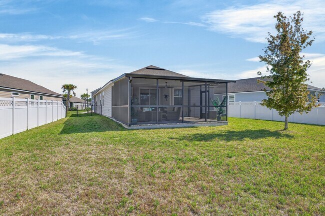 Building Photo - Resort-Style Living!