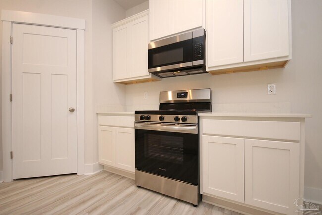 Building Photo - 5875 Sargassum Ln