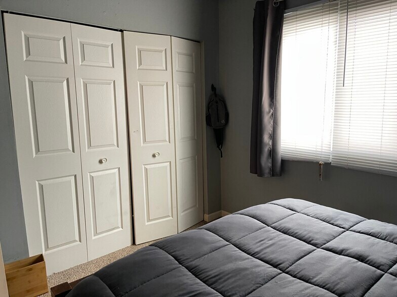 Master Bedroom with Vaulted Ceilings - 1617 Jackson St