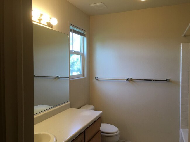 Building Photo - Spacious Home in New Harmony