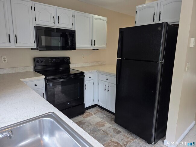 Building Photo - 19 Wadhams Ave
