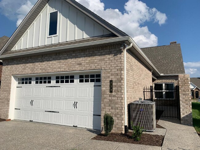 Building Photo - 238 Cloverbrook Way